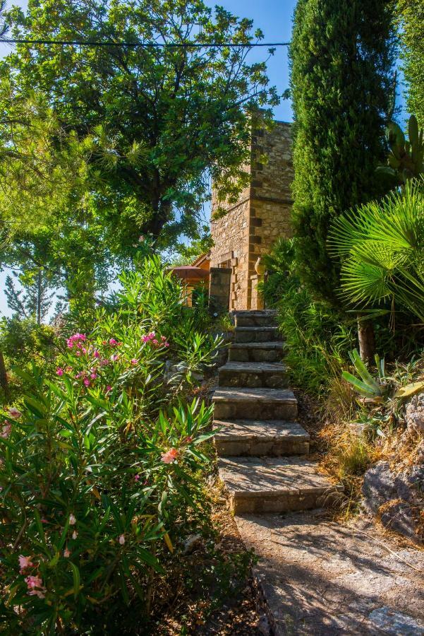 Villa Petromanos, a unique place with dreamy sunsets! à Xirokambos  Extérieur photo