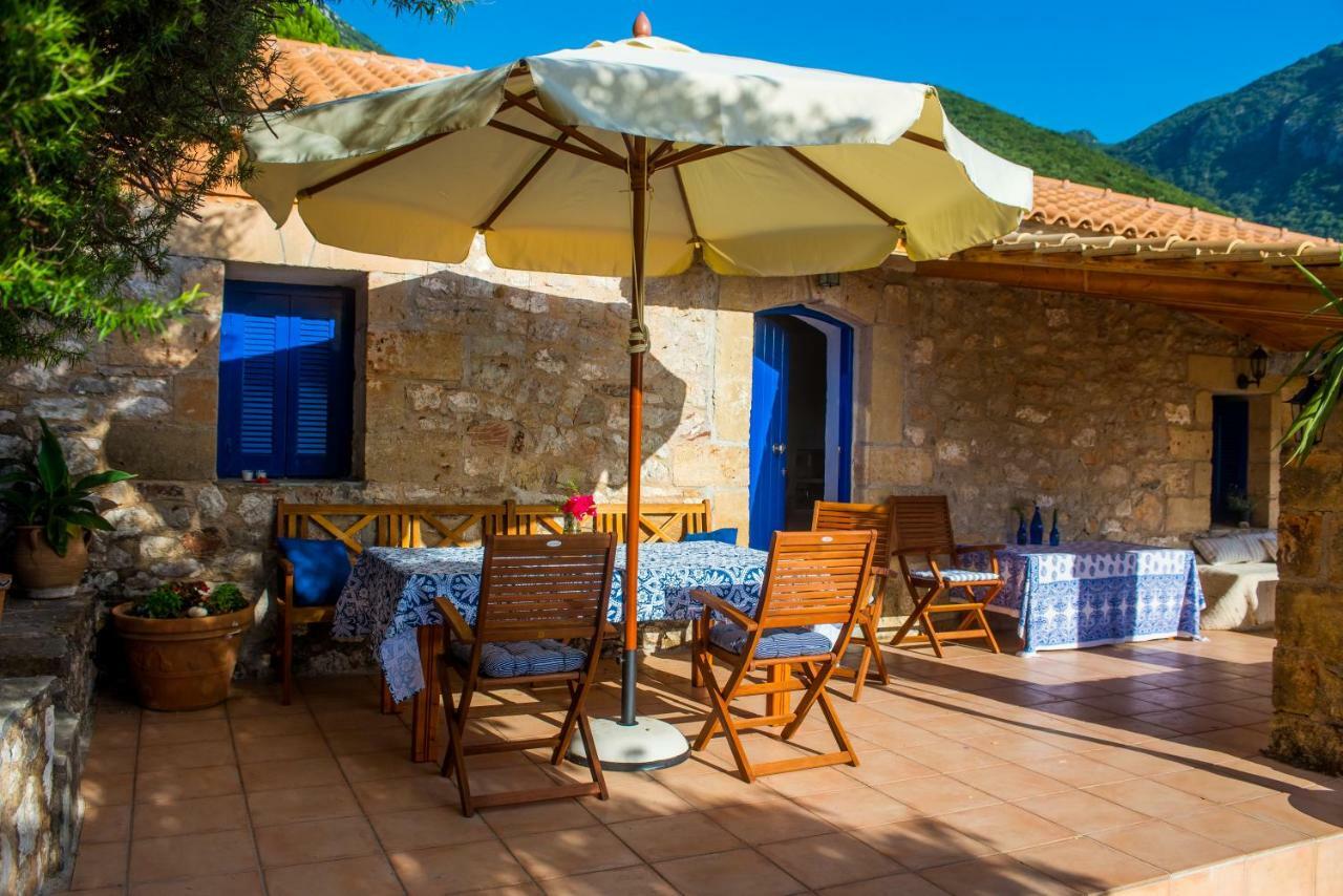 Villa Petromanos, a unique place with dreamy sunsets! à Xirokambos  Extérieur photo